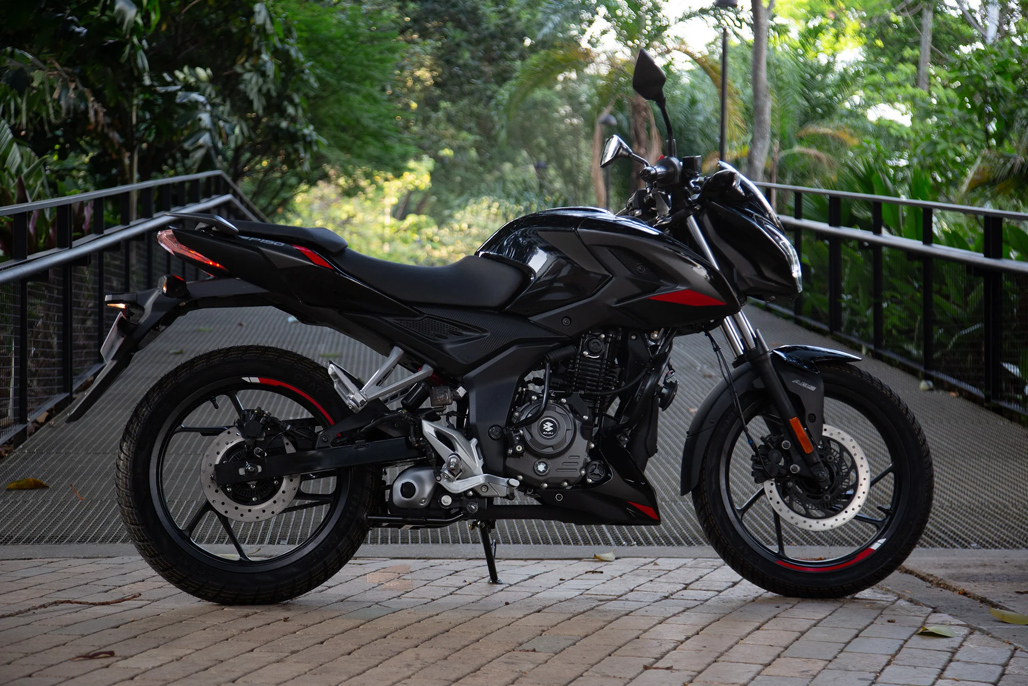 PULSAR P 150